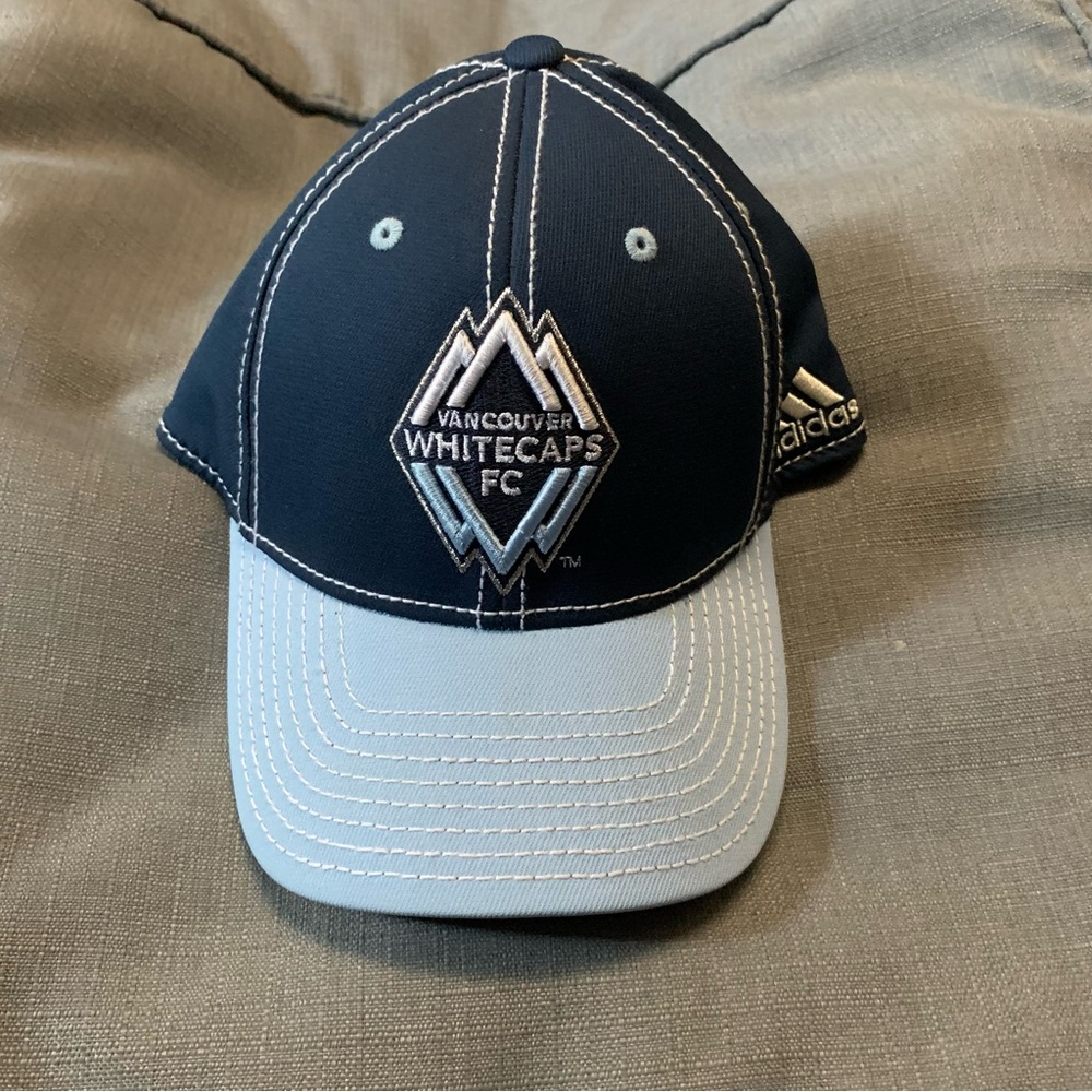 Vancouver White Caps fitted hat. Size L/XL.